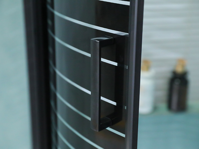 Box doccia scorrevole in vetro temperato con telaio in alluminio nero SE Box doccia scorrevole in vetro temperato con telaio in alluminio nero SE