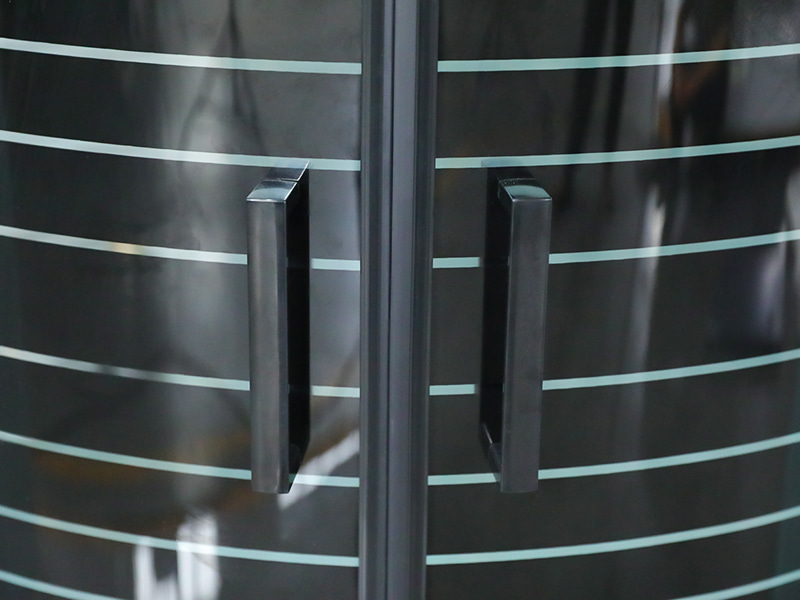 Box doccia scorrevole in vetro temperato con telaio in alluminio nero SE Box doccia scorrevole in vetro temperato con telaio in alluminio nero SE