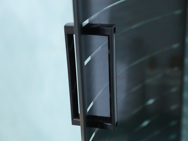 Box doccia scorrevole in vetro temperato con telaio in alluminio nero SE Box doccia scorrevole in vetro temperato con telaio in alluminio nero SE