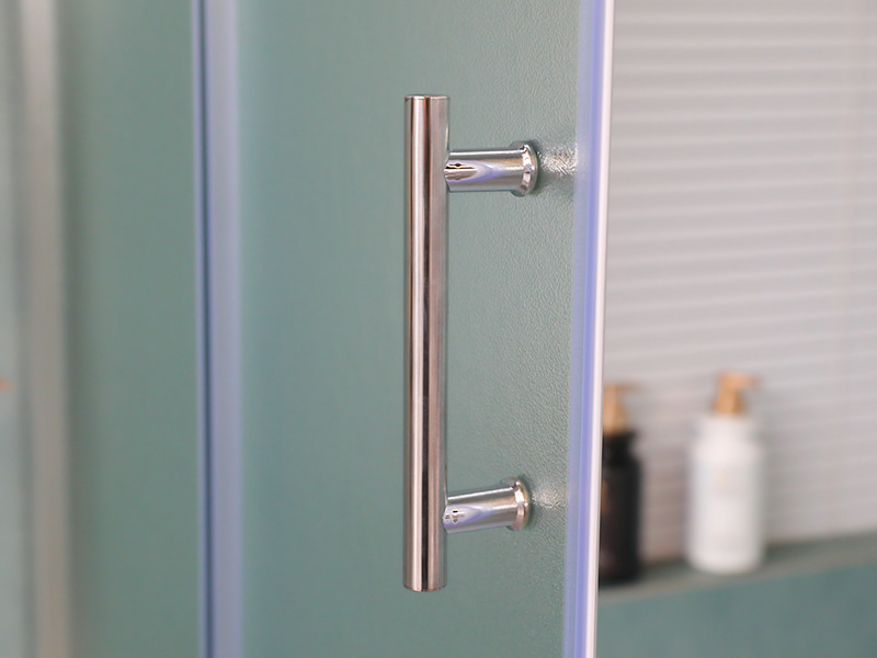 Box Doccia RE Scorrevole, Vetro Temperato Opaco, Profilo in Alluminio Cromato, Maniglia Doppi Fori, Con Vassoio Box Doccia RE Scorrevole, Vetro Temperato Opaco, Profilo in Alluminio Cromato, Maniglia Doppi Fori, Con Vassoio