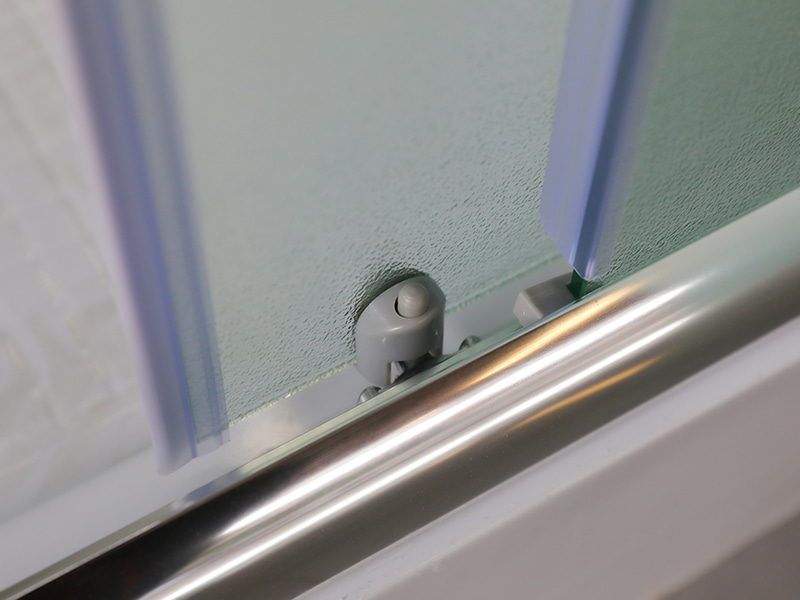 Box Doccia RE Scorrevole, Vetro Temperato Opaco, Profilo in Alluminio Cromato, Maniglia Doppi Fori, Con Vassoio Box Doccia RE Scorrevole, Vetro Temperato Opaco, Profilo in Alluminio Cromato, Maniglia Doppi Fori, Con Vassoio