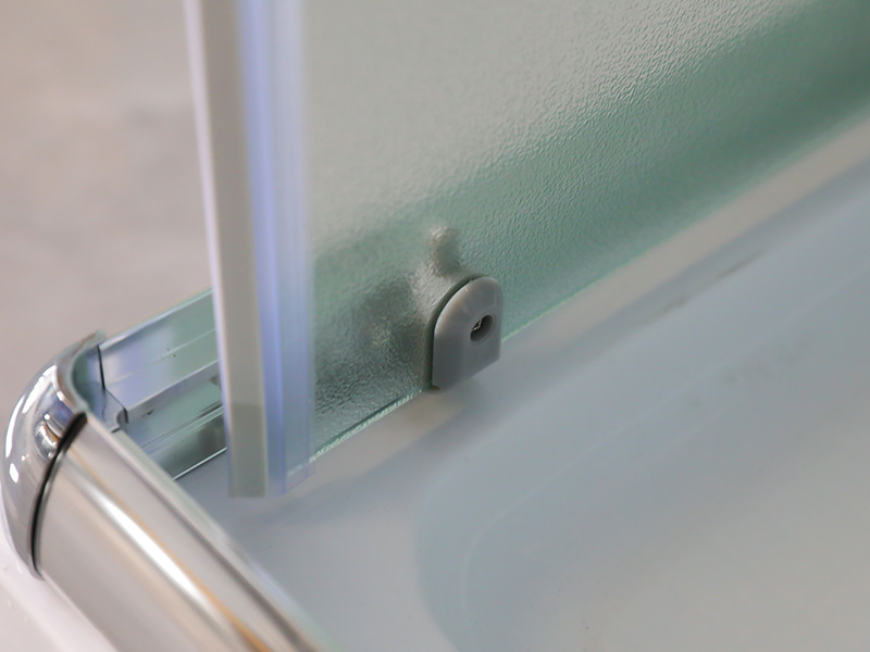 Box Doccia RE Scorrevole, Vetro Temperato Opaco, Profilo in Alluminio Cromato, Maniglia Doppi Fori, Con Vassoio Box Doccia RE Scorrevole, Vetro Temperato Opaco, Profilo in Alluminio Cromato, Maniglia Doppi Fori, Con Vassoio