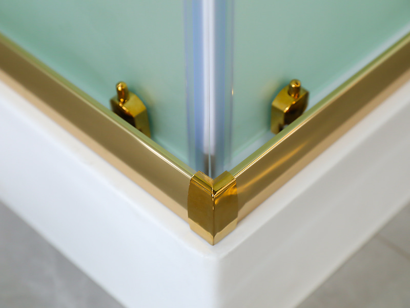 RE Box Doccia Scorrevole, Vetro Temperato Opaco Con Serigrafia, Profilo In Alluminio Oro, Maniglia Doppi Fori, Con Vassoio RE Box Doccia Scorrevole, Vetro Temperato Opaco Con Serigrafia, Profilo In Alluminio Oro, Maniglia Doppi Fori, Con Vassoio