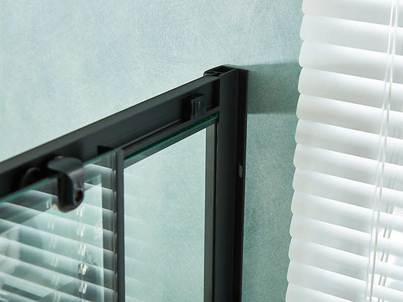 Box Doccia Scorrevole SQ, Vetro Temperato Trasparente, Profilo in Alluminio Nero, Maniglia Doppi Fori, Con Vassoio Box Doccia Scorrevole SQ, Vetro Temperato Trasparente, Profilo in Alluminio Nero, Maniglia Doppi Fori, Con Vassoio